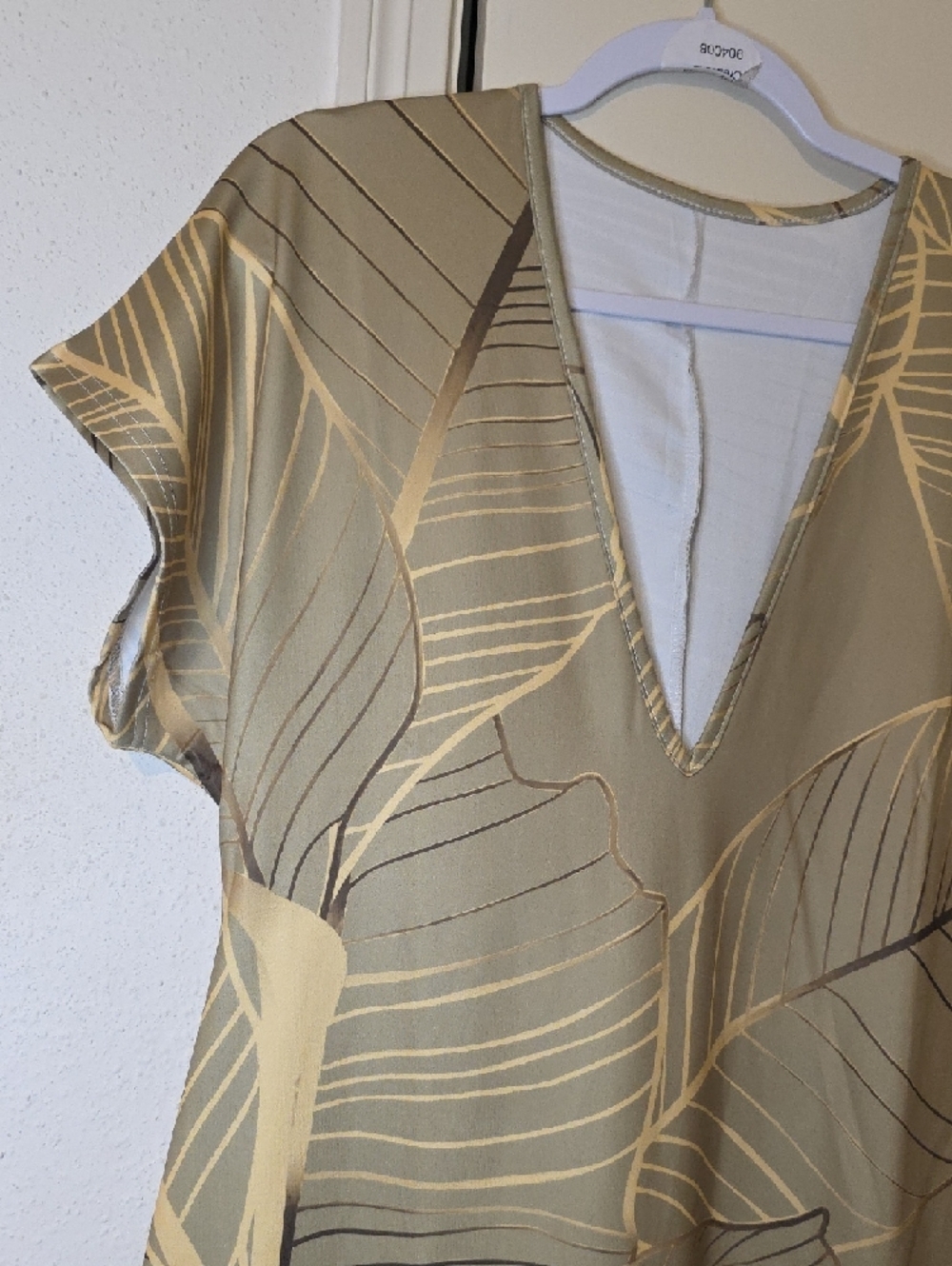 Elegant Green Leaf-Print Sheath Dress - Picture 7 of 10